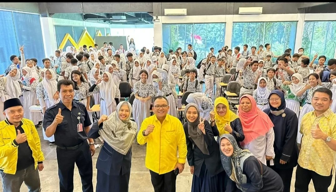 Peduli Gen Z, Golkar DKI Jakarta Gelar Pendidikan Politik Bersama Siswa SMPN 280