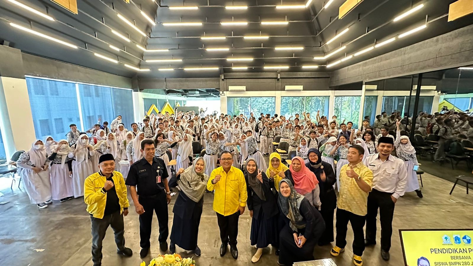 Golkar DKI Jakarta Gelar Pendidikan Politik Bersama Siswa SMPN 280